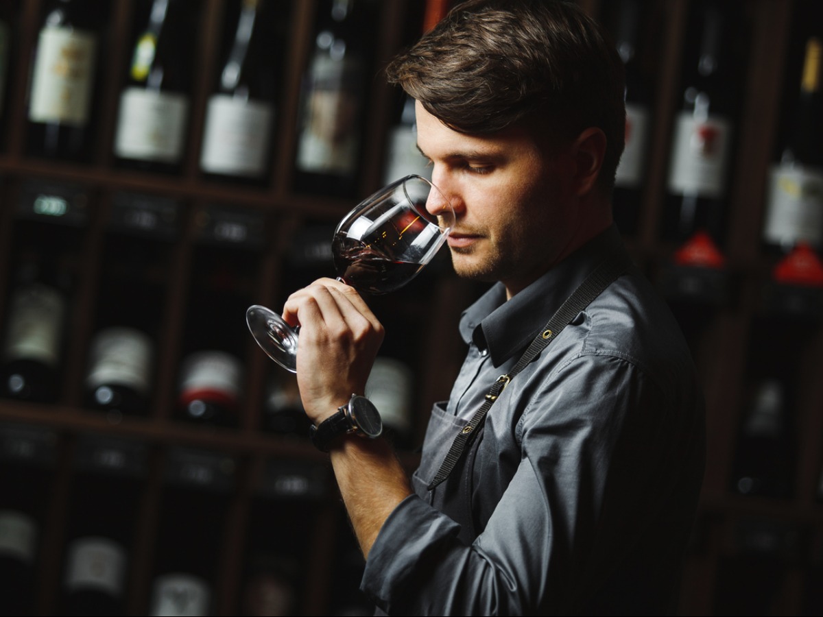 Tasting Wine Like a Pro: A Beginner's Guide